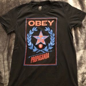 Obey Tops - Obey T-shirt Obey Tops - Obey T-shirt
